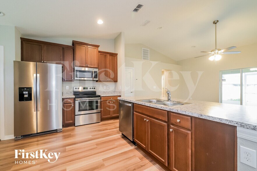 Building Photo - 109 Solis Dr