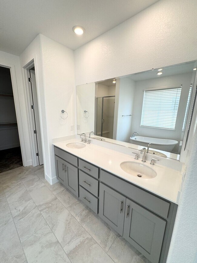 Building Photo - Three Bedroom, Two Bath Single-Story Canyon Solar Home in Folsom SEE VIDEO