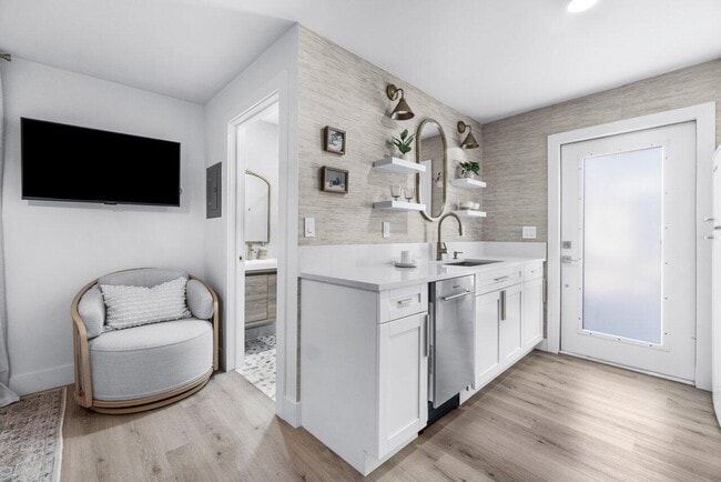 Building Photo - 512 49th St