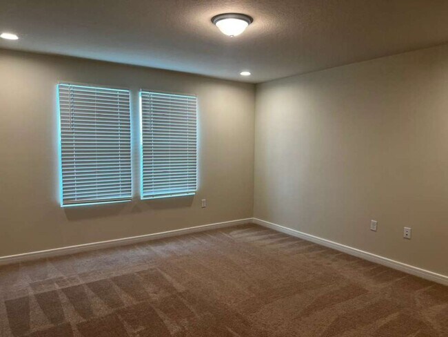 Building Photo - FOR RENT!!