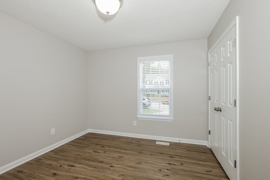 Building Photo - 240 Wood Green Dr