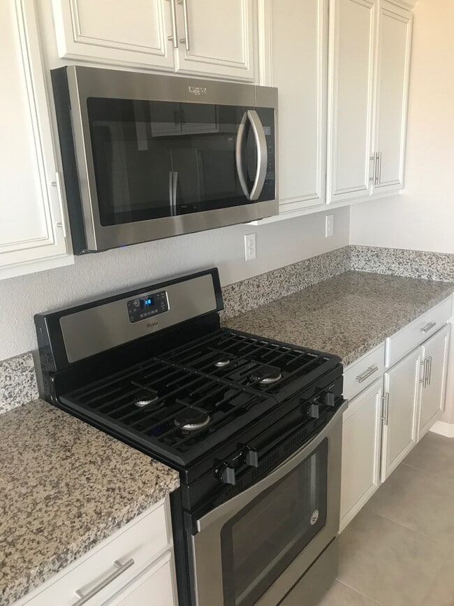 Building Photo - 3/2/2 Beautiful Home In Gardnerville Locat...