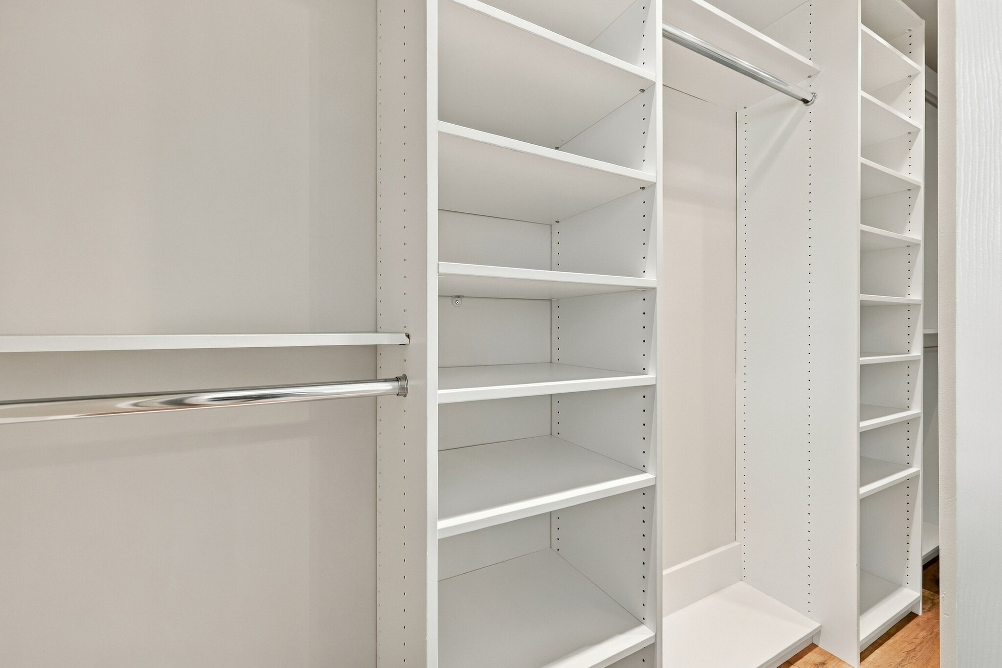 Updated primary bath with a spacious vanity and stylish finishes. - 3622 Caroline Vale Blvd