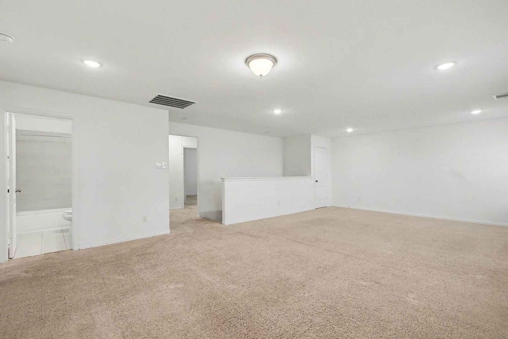 Building Photo - 8114 Royal Palm Ct