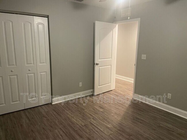 Building Photo - 5309 Oak Trail Lane