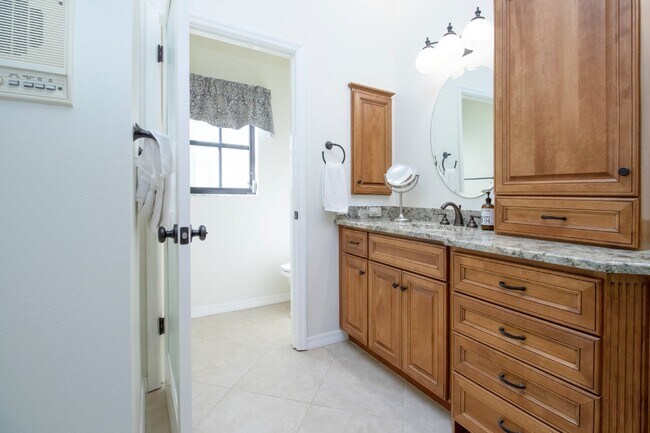 Building Photo - Palm Aire Fully Furnished Rental