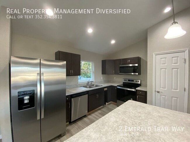 Building Photo - 2 Emerald Trail