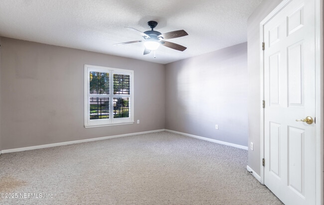 Building Photo - 1325 Fairway Village Dr