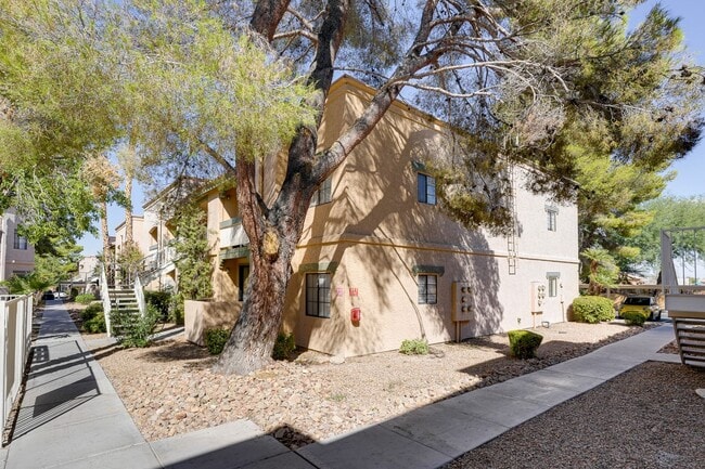 Building Photo - FURNISHED 2 BED 2 BATH NEAR LAS VEGAS STRI...