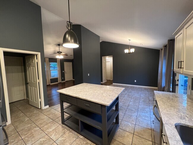 Building Photo - 22 Lyndhurst Dr