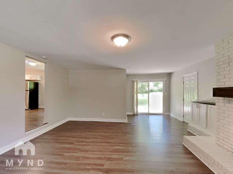 Building Photo - 145 Farm Rd