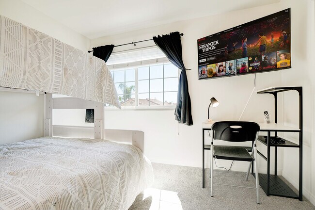 Building Photo - 832 13th St