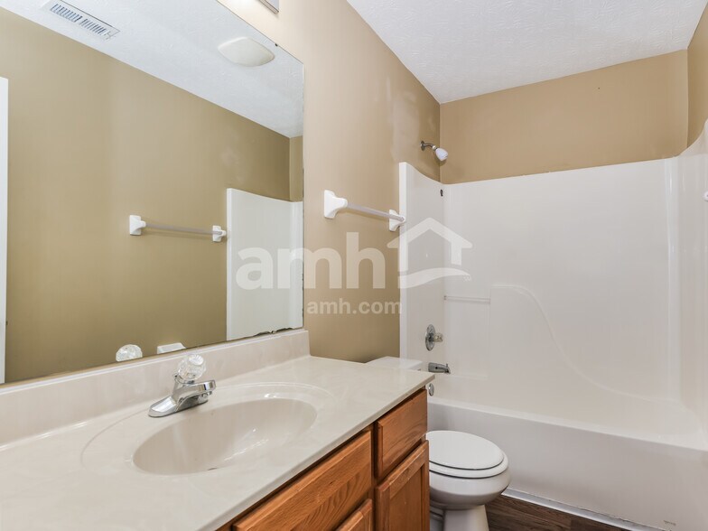Building Photo - 5192 Summerset Dr