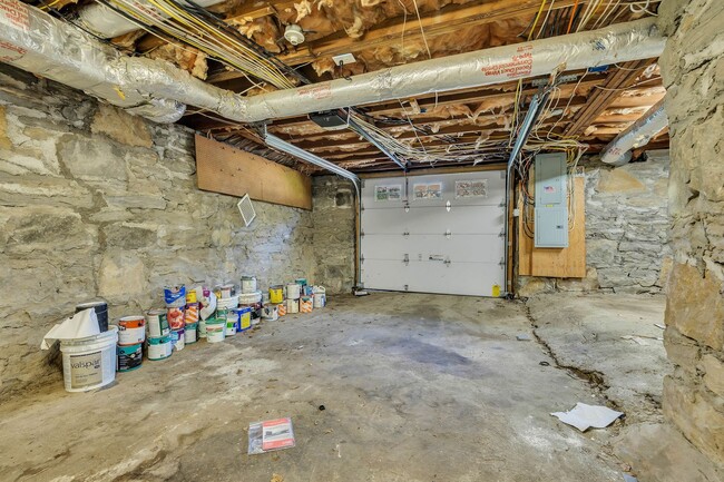 Building Photo - 520 32nd Ave S