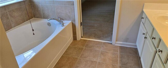 Building Photo - 3603 Stoneham Dr NW