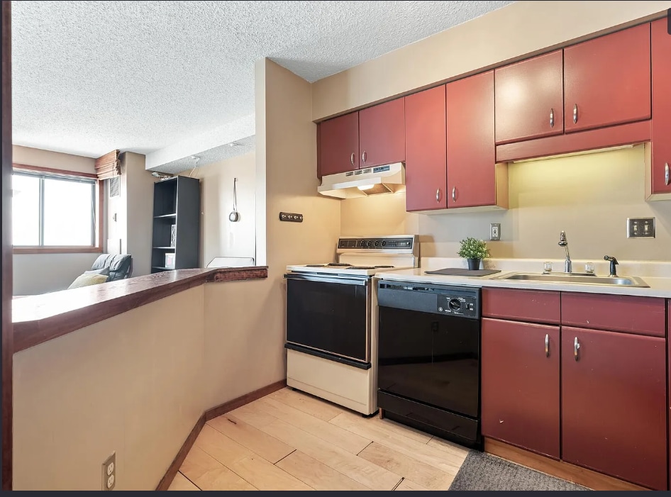 Building Photo - 78 10th St E