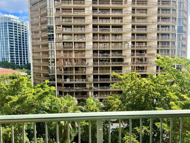 Building Photo - 2951 S Bayshore Dr