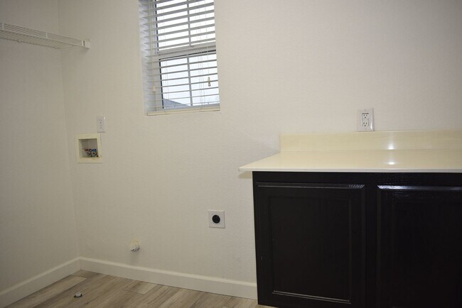 Building Photo - 4931 Trouville Ln