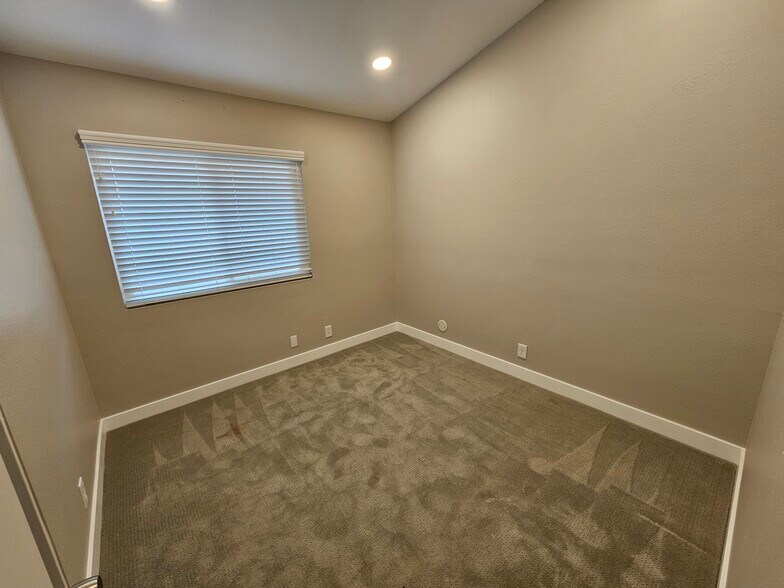 Building Photo - 12566 Salmon River Rd