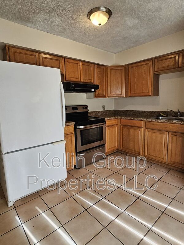 Building Photo - 2351 Chestnut Hills Dr