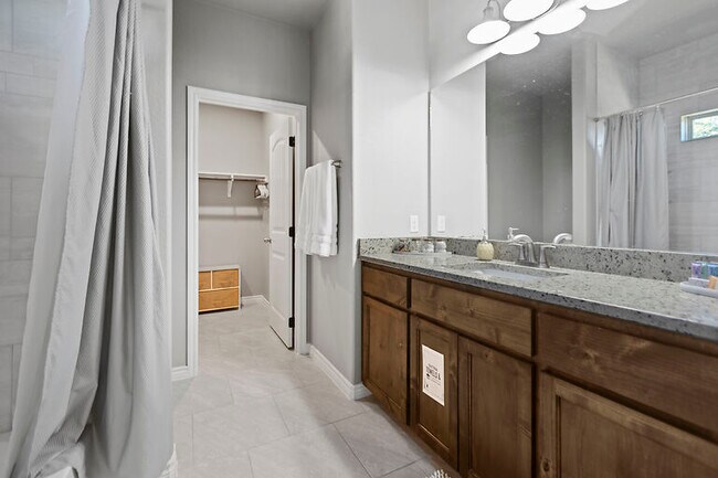 Building Photo - 837 Cougar Dr
