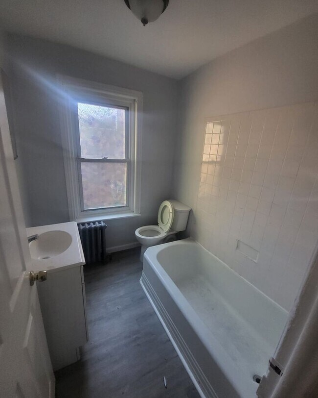 Building Photo - 216 Pearl St