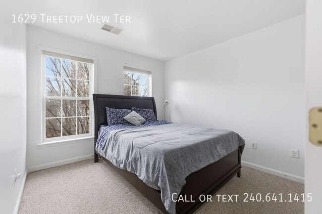 Building Photo - 1629 Treetop View Terrace