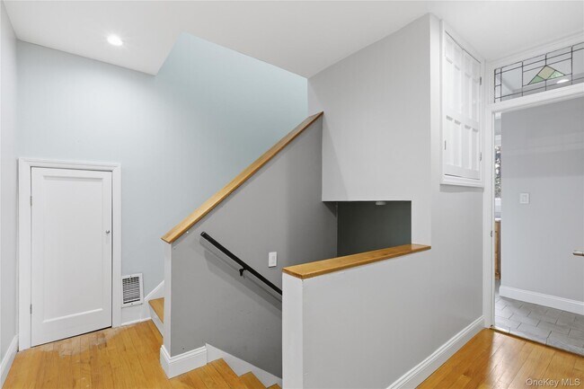 Building Photo - 62 Van Wyck St