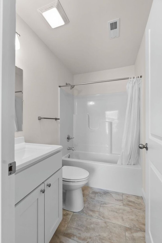 Building Photo - Highland Point Dr 849/851