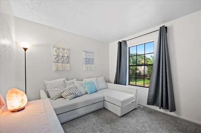 Building Photo - 7752 High Village Dr
