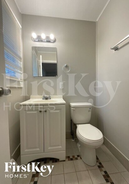 Building Photo - 22728 Ridgeway Ave
