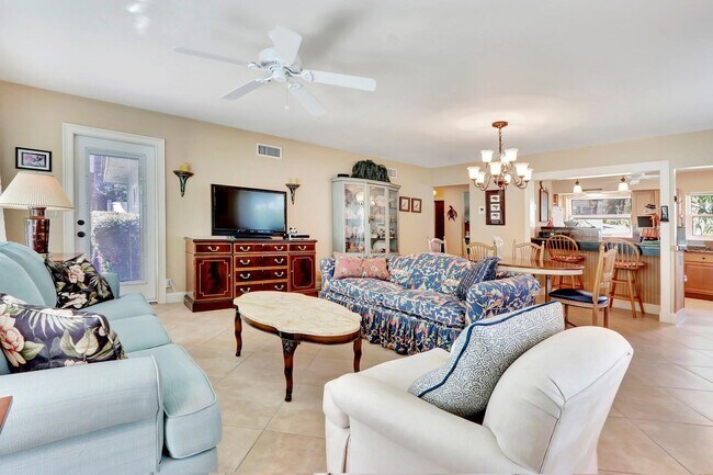 Building Photo - 390 N Juno Ln