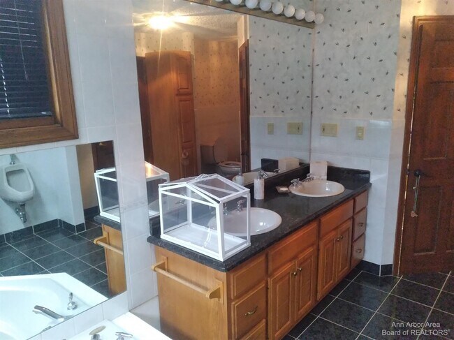 Building Photo - 5383 Textile Rd