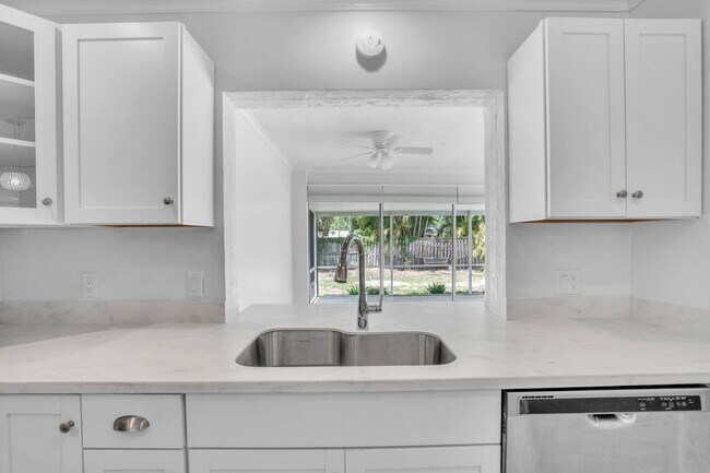 Building Photo - RARELY AVAILABLE!  3BED/2BATH POOL HOME FOR RENT-SARASOTA, FL $2995.00