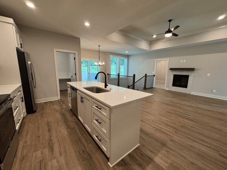 Building Photo - 1613 SW Hedgewood Ln