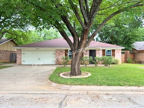 Building Photo - Charming 3-Bedroom Home for Lease in Arlington