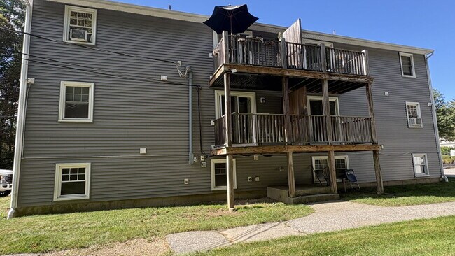 Building Photo - Bright & Sunlit 2nd-Floor Unit in Peaceful Kittery Setting!