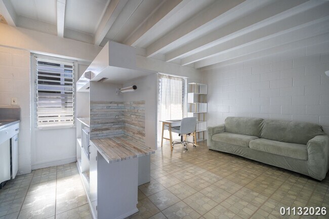 Building Photo - Furnished Alamoana-Kakaako 2nd Floor Unit (Piikoi St)