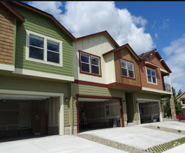 Building Photo - Contemporary 3 Bed 2.5 Bath Style Home in ...