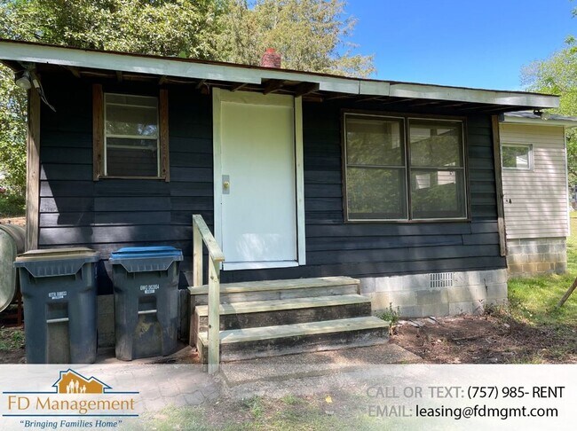 Building Photo - Newly Updated 3 Bedroom close to Colonial ...