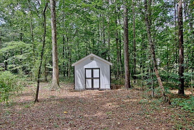 Building Photo - 49 Montrose Ln