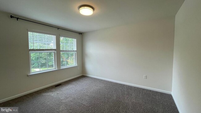 Building Photo - 38 Sutter Dr