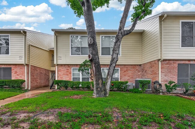 Building Photo - 14555 Wunderlich Dr