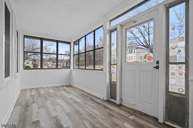 Building Photo - 509 Centre St