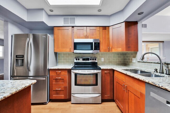 Building Photo - Charming 3-Bedroom Home in Prime Location!