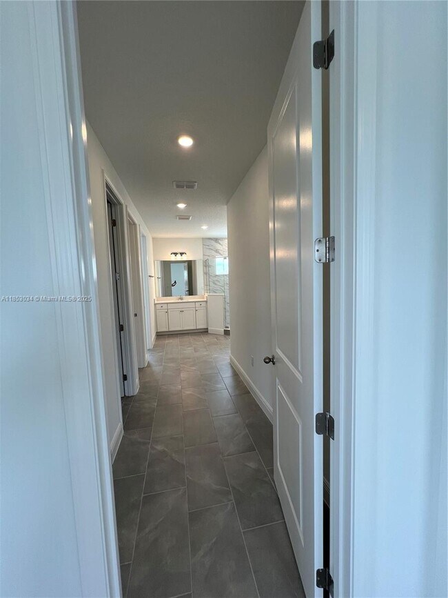 Building Photo - 10100 Ballast Dr