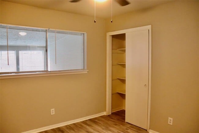 Building Photo - 6122 Heatherbrook Dr