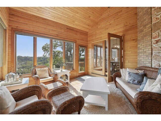 Building Photo - 10481 Bluff Rd