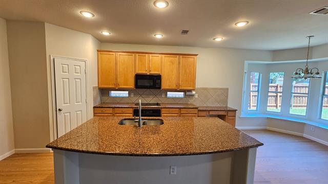 Building Photo - 5236 Hilcroft Rd