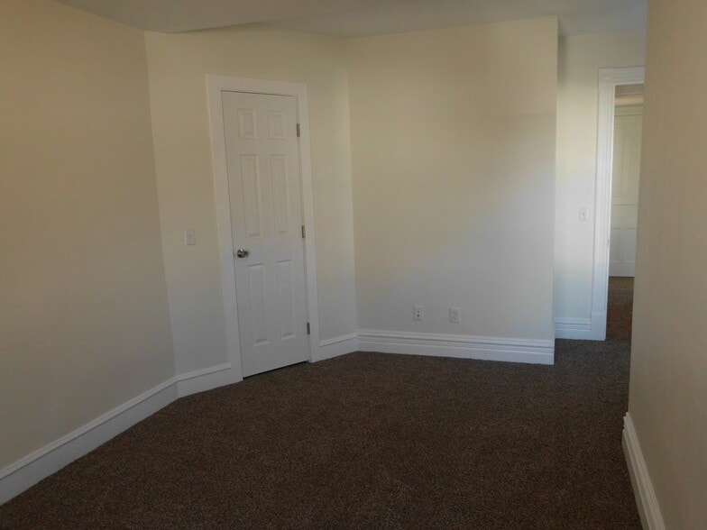 Building Photo - 205 E Pine St